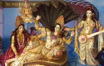 নানা পৌরাণিক ঘটনা তুলে ধরা হয়েছে ভাস্কর্যে/ইউএনবি