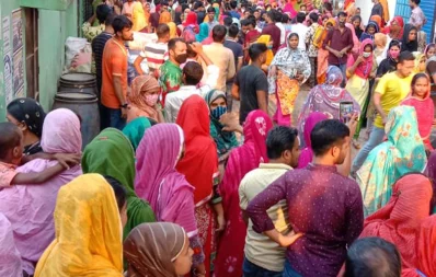 ৮ নভেম্বর, ২০২৩ বিকেল থেকে জড়ো হন গাজীপুরের বিভিন্ন কারখানার বিক্ষুব্ধ শ্রমিকরা/ঢাকা ট্রিবিউন