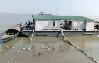 বিশাল নদটিতে চর জেগে পরিণত হয়েছে ছোট্ট একটি খালে/ইউএনবি