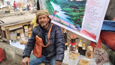 হাটে নিরাপদ পণ্য নিয়ে এসেছেন এক উদ্যোক্তা/ঢাকা ট্রিবিউন