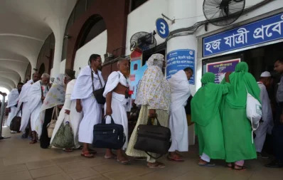 আন্তর্জাতিক ভ্রমণের ক্ষেত্রে প্রায়ই মেনিনজাইটিস কিংবা মৌসুমী ফ্লুসহ নানা ভ্যাকসিনেশনের প্রয়োজন হয়। পরীক্ষা-নীরিক্ষার প্রতিটি প্রক্রিয়া সতর্কতার সঙ্গে সম্পন্ন করা জরুরি/ফাইল ছবি/ঢাকা ট্রিবিউন