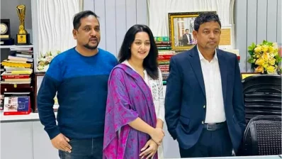 ডিবি কার্যালয়ে দীঘি/ফেসবুক