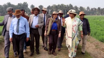 পাবনায় গবেষণা কার্যক্রম পরিদর্শনে কানাডীয় হাইকমিশনার/ঢাকা ট্রিবিউন