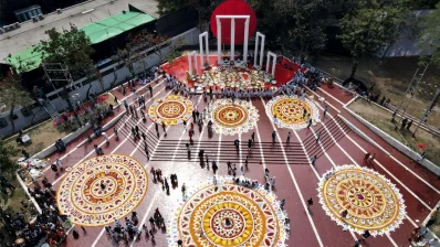আন্তর্জাতিক মাতৃভাষা ও শহিদ দিবসে কেন্দ্রীয় শহিদ মিনারে শ্রদ্ধা নিবেদন করেন নানান শ্রেণি-পেশার মানুষ (২১ ফেব্রুয়ারি, ২০২৪)/মাহমুদ হোসেন অপু/ঢাকা ট্রিবিউন