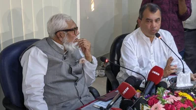 ৬ মার্চ, বুধবার সাভারের ট্যানারি শিল্প এলাকা পরিদর্শনে গিয়ে সাংবাদিকদের সঙ্গে কথা বলেন পরিবেশ মন্ত্রী সাবের হোসেন চৌধুরী ও প্রধানমন্ত্রীর শিল্প উপদেষ্টা সালমান এফ রহমান/ঢাকা ট্রিবিউন