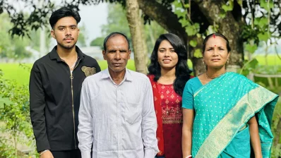 পরিবারের সঙ্গে কৃষ্ণা রানী সরকার/ঢাকা ট্রিবিউন