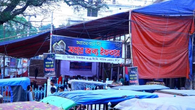 এই ইফতারের আয়োজন চলে আসছে আট বছর ধরে/ঢাকা ট্রিবিউন