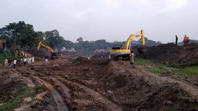 সোয়াই নদীতে খননকাজ/ঢাকা ট্রিবিউন