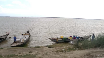 মানুষ কম আসায় আয়ও কিছুটা কমে গেছে/ঢাকা ট্রিবিউন