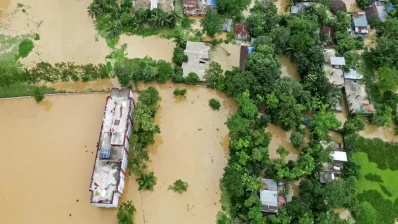 নজিরবিহীন বন্যায় দেশের ১১ জেলার ৫০ লাখ মানুষ পানিবন্দি ও ক্ষতির মুখে পড়েছেন বলছে সরকারের তথ্য/এএফপি