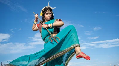 ত্রিশুল হাতে অভিনেত্রী নওশাবা/সংগৃহীত