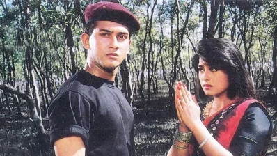 &lsquo;কেয়ামত থেকে কেয়ামত&rsquo; সিনেমার দৃশ্যে সালমান শাহ ও মৌসুমী/সংগৃহীত