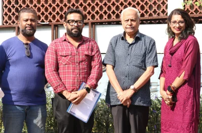 স্ট্যামফোর্ড বিশ্ববিদ্যালয়ের গণযোগাযোগ ও সাংবাদিকতা বিভাগের চেয়ারম্যান প্রফেসর ড. কাজী আব্দুল মান্নানের সঙ্গে (বাঁ থেকে) সাধারণ সম্পাদক ইয়াসিন আরাফাত, সভাপতি আলি আফতাব ভুঁইয়া এবং দপ্তর সম্পাদক তাসনীম ইসলাম নিশো/ঢাকা ট্রিবিউন