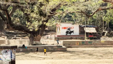 চট্টগ্রামের সিআরবির শিরীষতলায় পরিত্যক্ত ভবনের দেয়ালে ভাস্কর আগুস্ত রোদ্যাঁর ‘ভাবুক’/আর্টকন/ইউএনবি