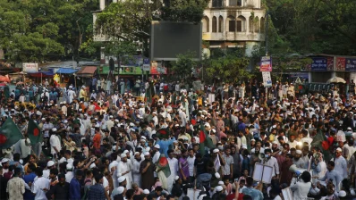 আওয়ামী লীগকে নিষিদ্ধ করার দাবিতে এবার রাজধানীর শাহবাগ মোড় অবরোধ করলেন আন্দোলনকারীরা/মেহেদি হাসান/ঢাকা ট্রিবিউন