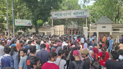 সাম্য হত্যায় জড়িতদের গ্রেপ্তারের দাবিতে শাহবাগ থানা ঘেরাও করেন শিক্ষার্থীরা/সংগৃহীত