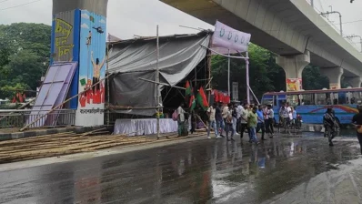 সমাবেশের মঞ্চ ইতোমধ্যেই প্রস্তুত এবং জড়ো হচ্ছেন সংগঠনের নেতাকর্মীরা/
