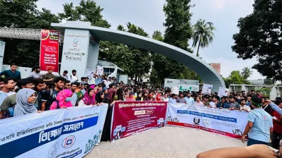 রাজশাহী-ঢাকা মহাসড়কে অবস্থান নেন শিক্ষার্থীরা/সৌজন্য ছবি