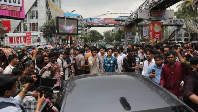 সায়েন্সল্যাব মোড়ে শিক্ষার্থীদের অবরোধ