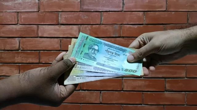 টাকা ধার নিয়ে ফেরত না দিলে যা করবেন