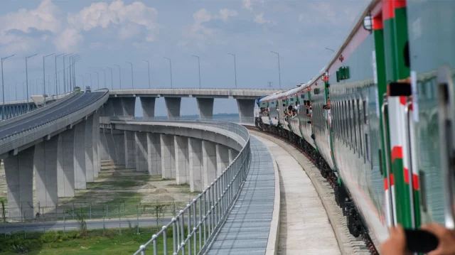 পদ্মা সেতু হয়ে ঢাকা-খুলনা রুটে যাত্রা শুরু করলো 'জাহানাবাদ এক্সপ্রেস'