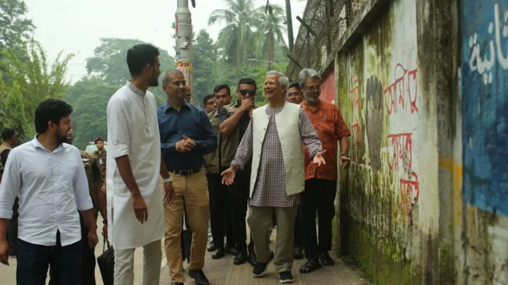 ইউনূস ঢাবিতে