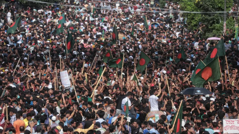 Uning mushukni yalayotgan surati